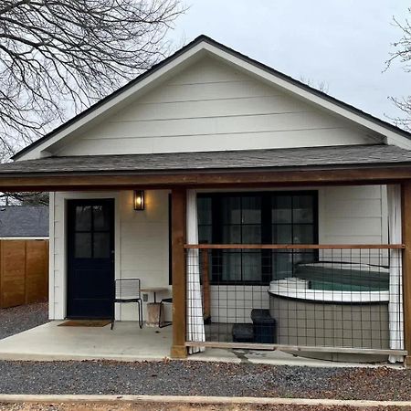 Alley Kat Guesthouse With Private Hot Tub 弗雷德里克斯堡 外观 照片